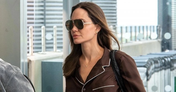 Traveling by plane with Angelina Jolie and pajamas