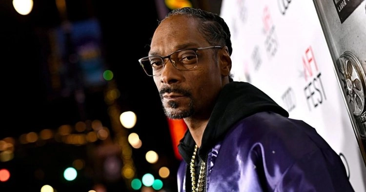 Snoop Dogg recollects how the Queen defended him from getting deported from the U.K