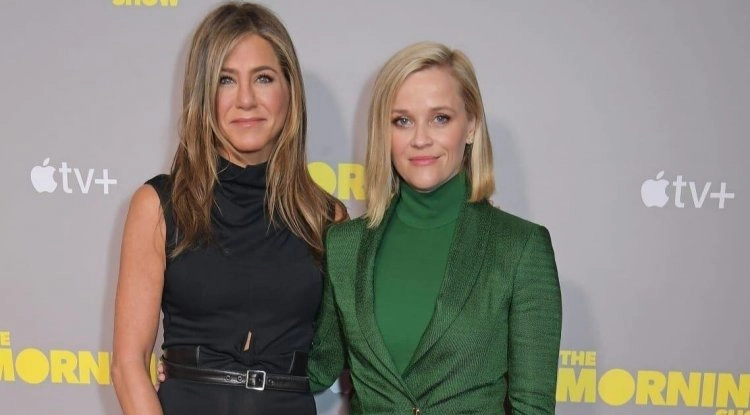 In a funny sketch, Jennifer Aniston and Reese Witherspoon act out a scene from Friends